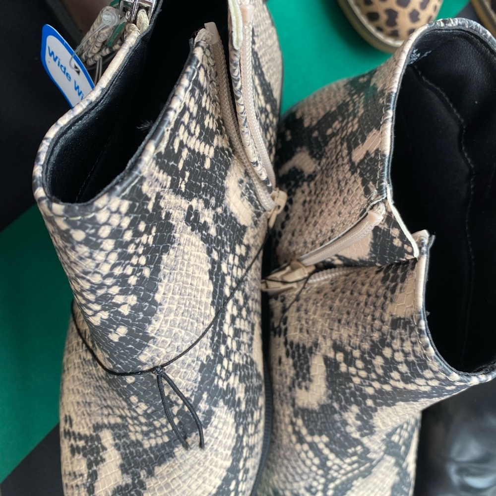 Chic Snake Pattern Boots